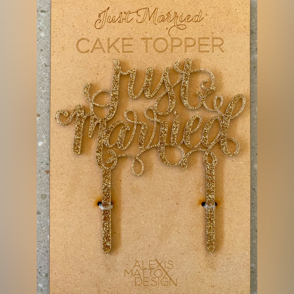 Alexis Mattox “Just Married” cake topper